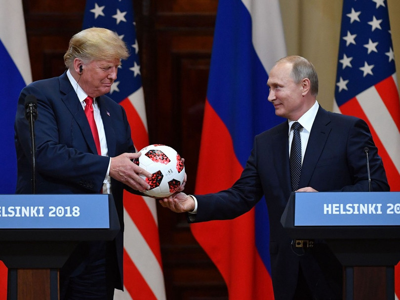Ngày 16 tháng 7 năm 2018, Tổng thống Hoa Kỳ Donald Trump và Tổng thống Nga Putin đã tổ chức một cuộc họp báo chung tại Helsinki, Phần Lan. Tại đây, ông Putin đã tặng ông Trump quả bóng được sử dụng trong World Cup tại Nga.