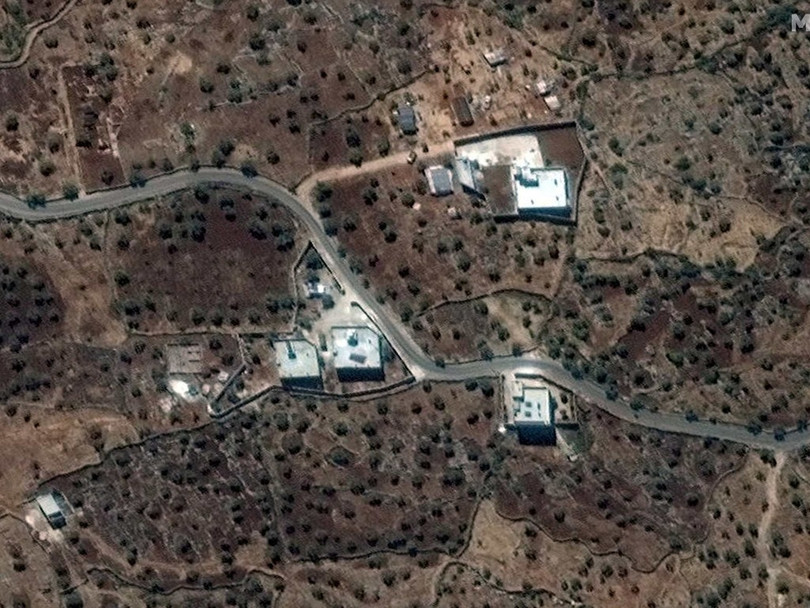Ảnh vệ tinh ngày 26/10 chụp khu nhà nơi Baghdadi ẩn náu ở Tây Bắc Syria Ảnh vệ tinh ngày 26/10 chụp khu nhà nơi Baghdadi ẩn náu ở Tây Bắc Syria