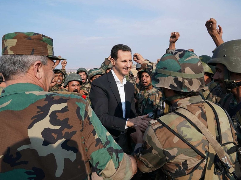 Tổng thống Syria Assad thăm, động viên sư đoàn "Những con Hổ" ở mặt trận tỉnh Idlib ngày 22/10.