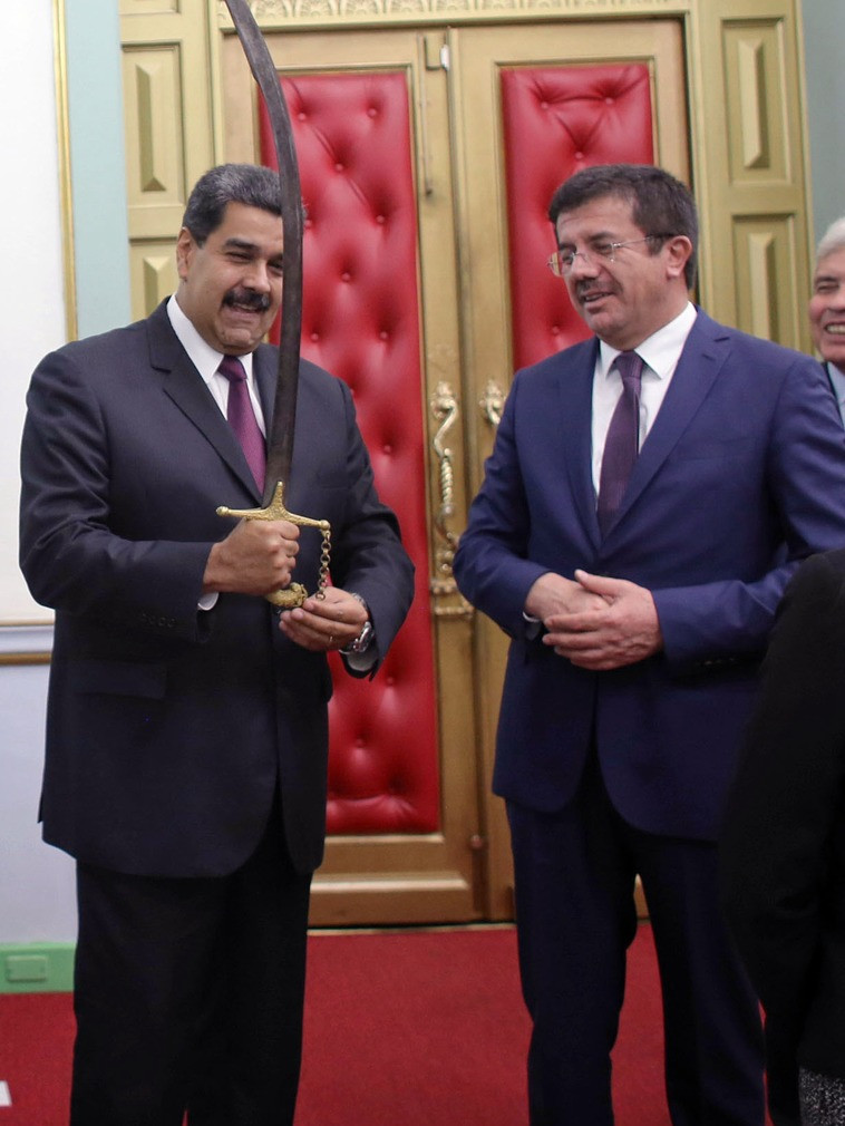 Ngày 23 tháng 1 năm 2018, ông Bộ trưởng Kinh tế Thổ Nhĩ Kỳ đã trao thanh kiếm tặng Tổng thống Venezuela Nicolás Maduro.