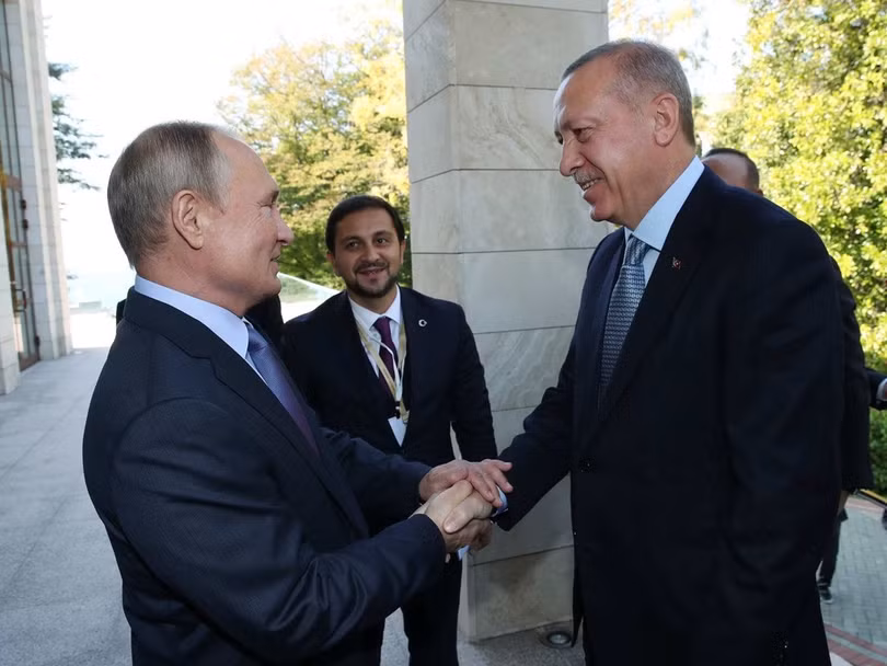Tổng thống Putin và Erdogan vui mừng sau khi thỏa thuận Sochi 10 điểm được ký kết