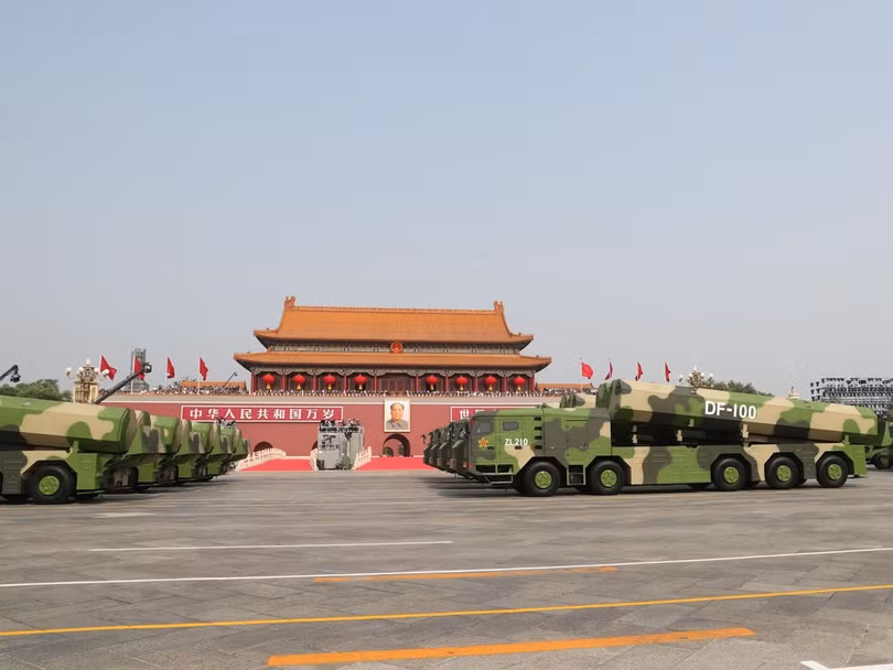 Tên lửa hành trình siêu âm CJ-100 (hay DF-100) Tên lửa hành trình siêu âm CJ-100 (hay DF-100)