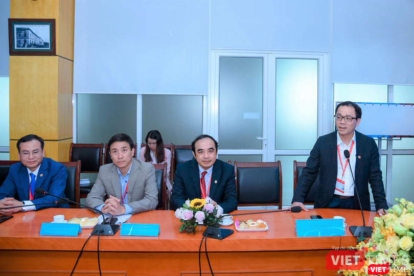 GS. TS Tạ Thành Văn – Hiệu trưởng Trường Đại học Y Hà Nội - phát biểu tại lễ ký kết