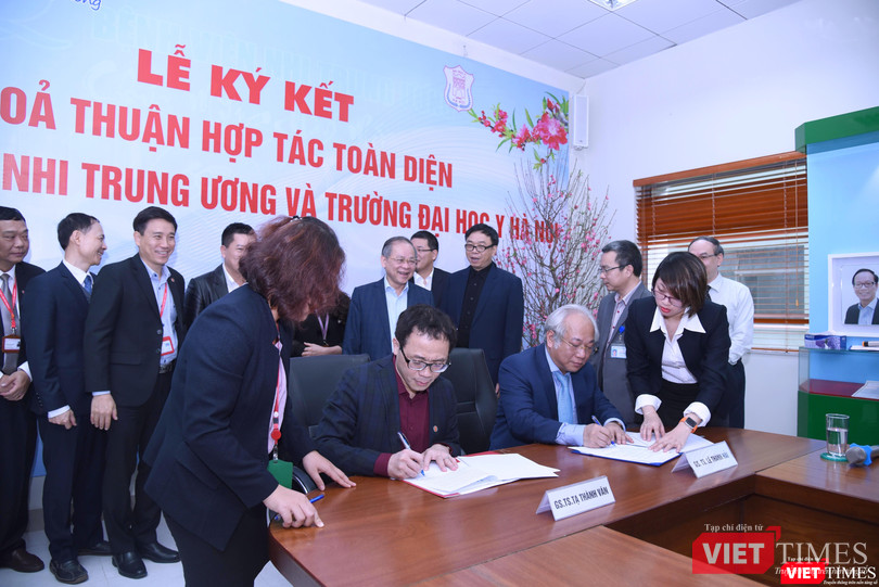 Lễ ký kết diễn ra với sự chứng kiến của lãnh đạo 2 đơn vị Lễ ký kết diễn ra với sự chứng kiến của lãnh đạo 2 đơn vị