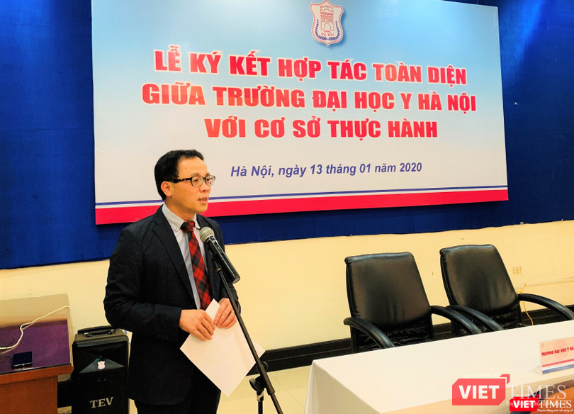GS. TS. Tạ Thành Văn – Hiệu trưởng Trường Đại học Y Hà Nội nhấn mạnh việc ký kết hợp tác toàn diện Viện – Trường nhằm có đội ngũ bác sĩ được đào tạo chuyên sâu để phục vụ người bệnh tốt nhất. GS. TS. Tạ Thành Văn – Hiệu trưởng Trường Đại học Y Hà Nội nhấn mạnh việc ký kết hợp tác toàn diện Viện – Trường nhằm có đội ngũ bác sĩ được đào tạo chuyên sâu để phục vụ người bệnh tốt nhất.