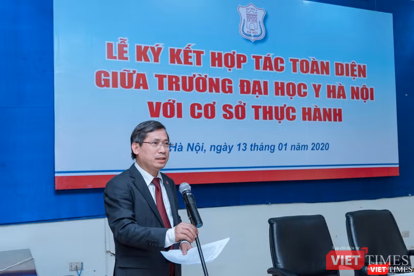 PGS.TS. Vũ Nam – Giám đốc Bệnh viện Y học Cổ truyền Trung ương - bày tỏ: Được hợp tác toàn diện với Trường Đại học Y Hà Nội là niềm vinh dự của 5 bệnh viện. 