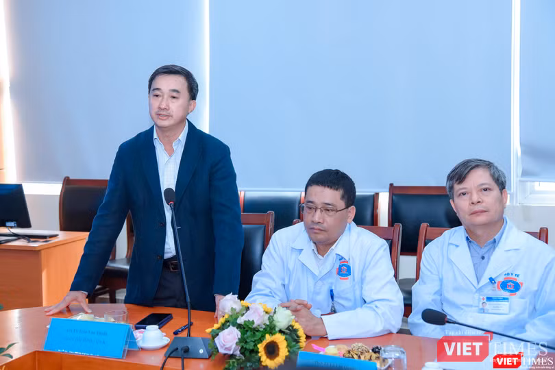 GS.TS. Trần Văn Thuấn – Giám đốc Bệnh viện K - vui mừng khi Trường Đại học Y Hà Nội và Bệnh viện K hợp tác toàn diện