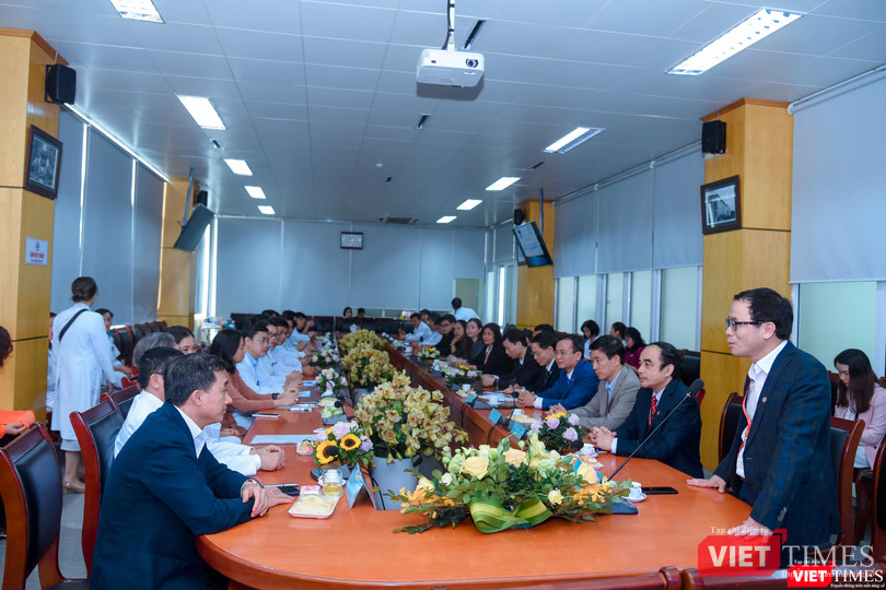 Lãnh đạo Trường Đại học Y Hà Nội và lãnh đạo Bệnh viện K cùng dự lễ ký kết hợp tác