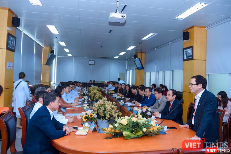 Lãnh đạo Trường Đại học Y Hà Nội và lãnh đạo Bệnh viện K cùng dự lễ ký kết hợp tác