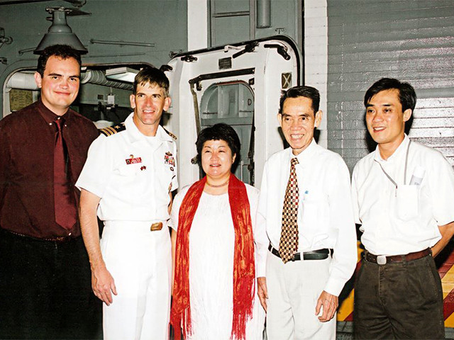 Ngày 19/11/2003, USS Vandergrift, tàu chiến đầu tiên của Hải quân Mỹ ghé thăm cảng Sài Gòn kể từ khi kết thúc chiến tranh Việt Nam.