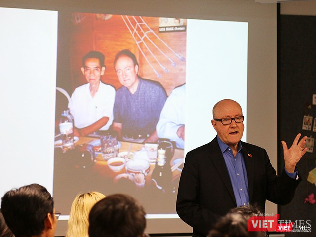 "Phạm Xuân Ẩn là một nhà phân tích tình báo đại tài, cả về mặt tình báo và quân sự”, GS. Larry Berman lý giải.