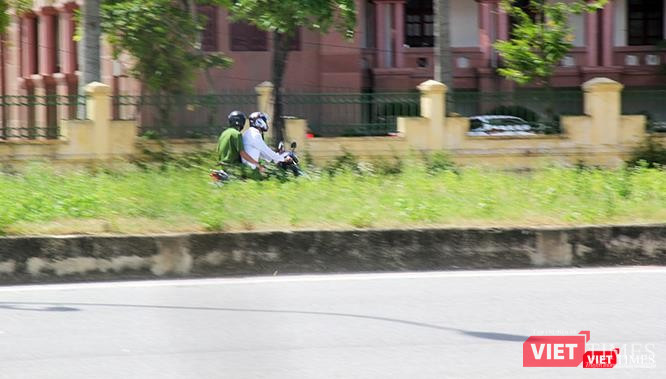 Ô tô ngược chiều được thì xe máy ta cũng không chịu thua!