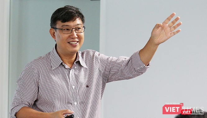 Chuyên gia Nguyễn Xuân Thành, Đại học Fulbright Việt Nam: "Tình cảnh “một người bán, vạn người mua” này, về thực chất, chính là bản chất của độc quyền". Chuyên gia Nguyễn Xuân Thành, Đại học Fulbright Việt Nam: "Tình cảnh “một người bán, vạn người mua” này, về thực chất, chính là bản chất của độc quyền".