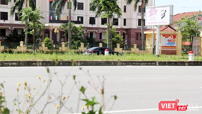 Không hiểu họ vội gì mà phải đi như vậy?