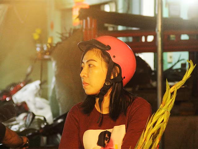 Dù ở xa hay gần, thì người Sài thành vẫn lựa chọn cách tìm đến chợ hoa Hồ Thị Kỷ để tự chọn cho mình món quà ưa thích nhất.