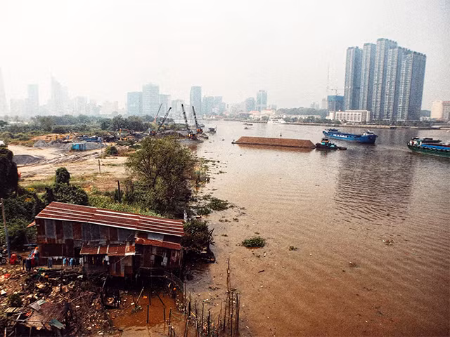 Hai bờ sông Sài Sòn, Q.2 và Q.1, năm 2015. Ảnh: Mai Kỳ.