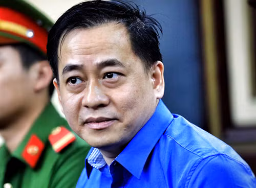 bị can Phan Văn Anh Vũ (thường được gọi là Vũ nhôm), còn có 2 cái tên khác là Lê Văn Sáu và Trần Đại Vũ, đã bị tuyên tổng cộng 25 năm tù trong 2 phiên tòa trước đó vào cuối năm 2018. Ảnh: VNE.