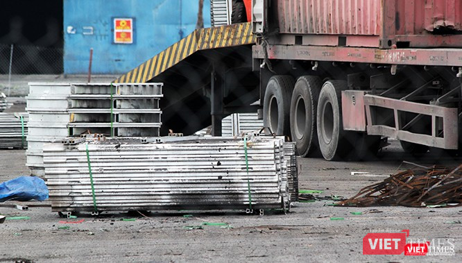 "Chỉ tính 1,8 triệu tấn nhôm này nếu xuất sang Mỹ trót lọt sẽ giảm được 25 lần thuế xuất khẩu, nguồn lợi mà DN Trung Quốc hưởng có thể tính hàng tỉ USD”, PGS-TS Đinh Trọng Thịnh (Học viện Tài chính) nói trên tờ Thanh niên.