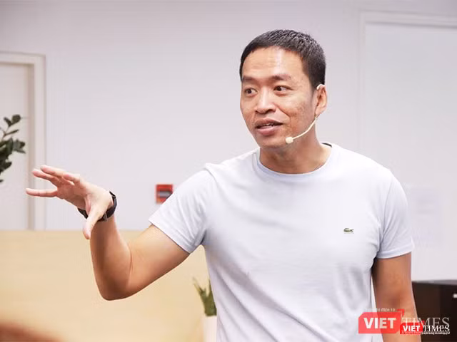 “Khi chúng ta làm một điều gì mới mẻ, thứ khiến mình sợ hãi nhất là thất bại", Lê Hồng Minh chia sẻ.