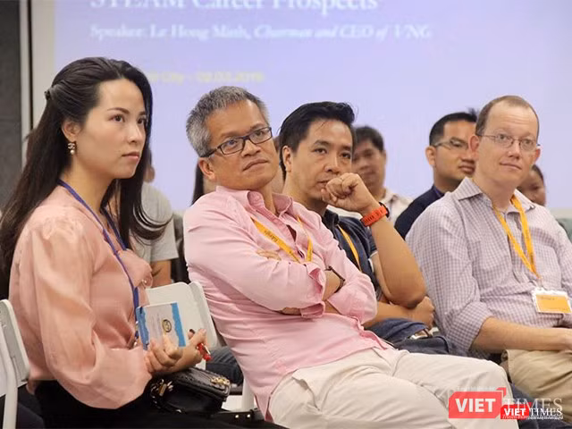 "Làm start-up không hào nhoáng lung linh như nhiều bạn trẻ bây giờ nghĩ, mà sẽ có vô vàn những thời điểm khó khăn".