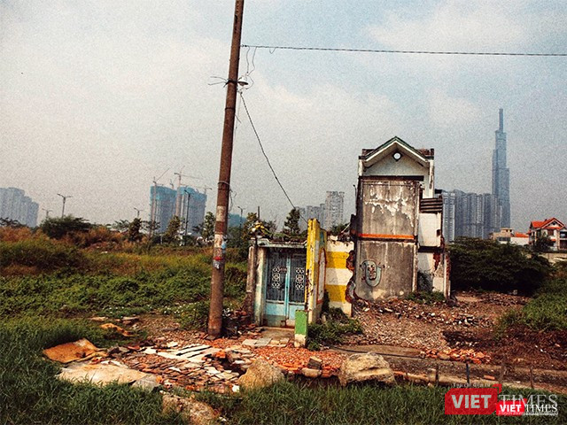 Nơi này, từng là khu vực sầm uất, nay chỉ còn vài căn nhà sót lại. Ảnh: Mai Kỳ.