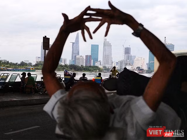 Khu đô thị mới Thủ Thiêm, tọa lạc tại Q.2, TP.HCM từng được mong sẽ thành một "một khu đô thị mới hiện đại, là trung tâm thương mại, tài chính và dịch vụ”, là như phố Đông Thượng Hải. Ảnh: Mai Kỳ, chụp 2015. Khu đô thị mới Thủ Thiêm, tọa lạc tại Q.2, TP.HCM từng được mong sẽ thành một "một khu đô thị mới hiện đại, là trung tâm thương mại, tài chính và dịch vụ”, là như phố Đông Thượng Hải. Ảnh: Mai Kỳ, chụp 2015.