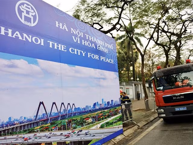 Còn nơi nào mang tính biểu tượng hơn thành phố được UNESCO mệnh danh là Thành phố vì Hòa bình để tổ chức hội nghị về phi hạt nhân hóa bán đảo Triều Tiên? Còn nơi nào mang tính biểu tượng hơn thành phố được UNESCO mệnh danh là Thành phố vì Hòa bình để tổ chức hội nghị về phi hạt nhân hóa bán đảo Triều Tiên?