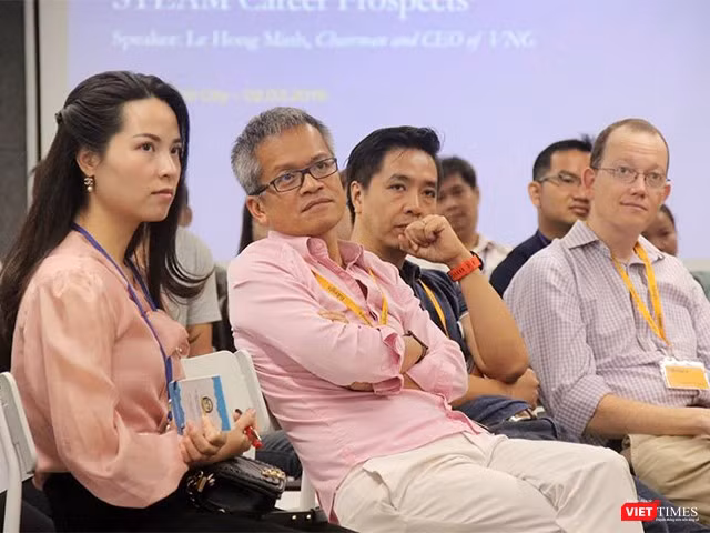 "Làm start-up không hào nhoáng lung linh như nhiều bạn trẻ bây giờ nghĩ, mà sẽ có vô vàn những thời điểm khó khăn".