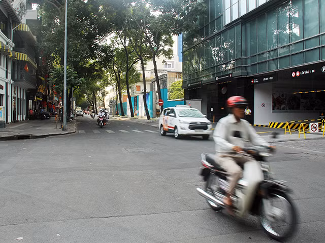 Đường Pauster, con đường luôn kẹt cứng đoạn chạy qua Q.1, TP.HCM vào sáng sớm mùng Một tết Kỷ Hợi.