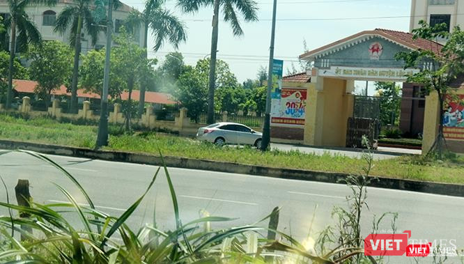 Vui quá!. Mình tới trụ sở UBND huyện Lộc Hà rồi.