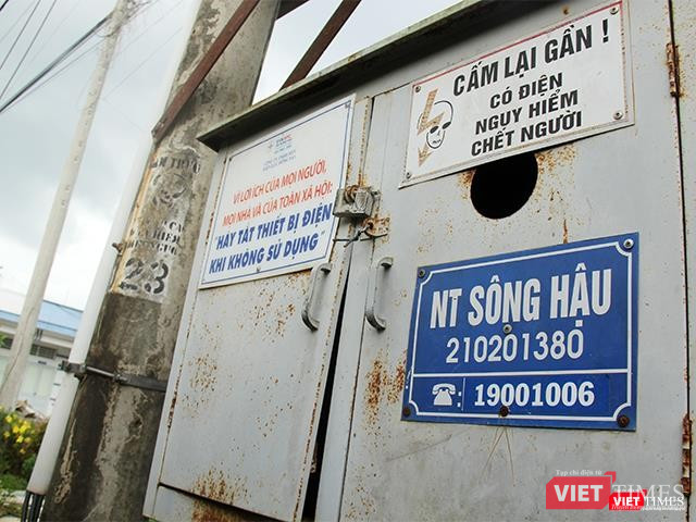 Tủ điện ở nhà máy của công ty TNHH Ba Sương Thống Nhất tại xã Gia Kiệm, huyện Thống Nhất, tỉnh Đồng Nai còn lưu dấu vết của Nông trường Sông Hậu lừng lẫy một thời.