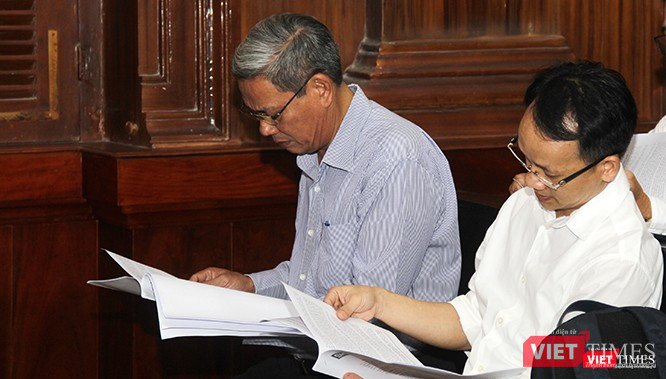 Các bị cáo Lê Văn Thanh (cựu Phó chánh Văn phòng UBND TPHCM) và Nguyễn Thanh Chương (cựu Trưởng Phòng Đô thị, Văn Phòng UBND TPHCM). Ảnh: GVT.