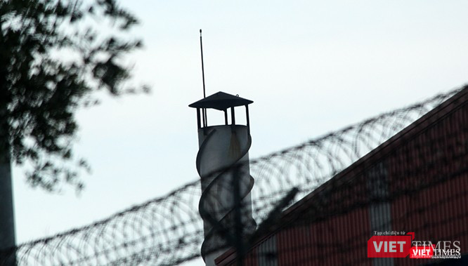 Trong khi các ống khói của nhà máy sản xuất ở công ty nhôm Toàn cầu luôn im lìm thế này.