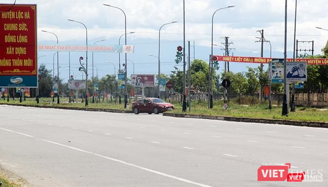 Bảng cấm 1 chiều đường với tài xế chiếc xe này chỉ để ngó cho vui?