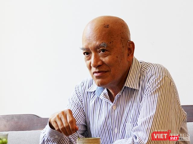 "Có lẽ vì gần nửa đời người mình đã sống ở Việt Nam, nên mối dây gắn bó về tình cảm nó có gì đó thiêng liêng, sâu xa lắm, không dứt ra được”, cựu Bộ trưởng Tài chính của chính quyền Sài Gòn kể lại. "Có lẽ vì gần nửa đời người mình đã sống ở Việt Nam, nên mối dây gắn bó về tình cảm nó có gì đó thiêng liêng, sâu xa lắm, không dứt ra được”, cựu Bộ trưởng Tài chính của chính quyền Sài Gòn kể lại.