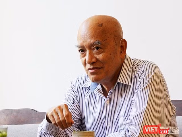 "Có lẽ vì gần nửa đời người mình đã sống ở Việt Nam, nên mối dây gắn bó về tình cảm nó có gì đó thiêng liêng, sâu xa lắm, không dứt ra được”, cựu Bộ trưởng Tài chính của chính quyền Sài Gòn kể lại.