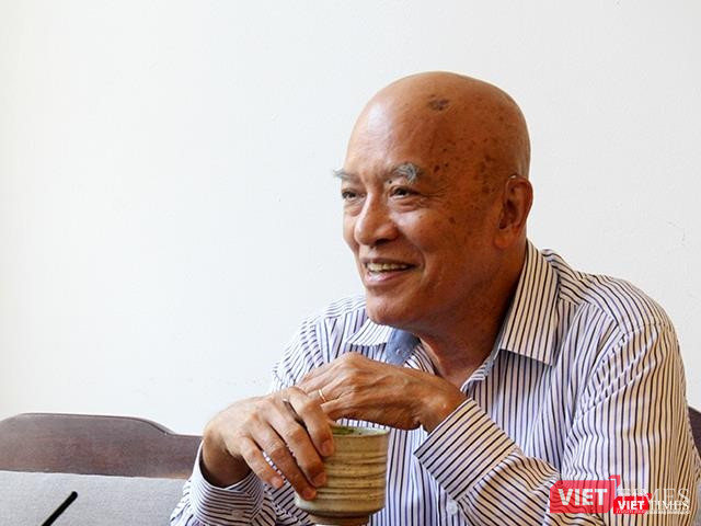 "Khi họ chứng kiến cuộc sống ở đây, tiếp xúc với con người nơi đây, lần hồi những suy nghĩ tiêu cực sẽ bớt đi thôi”, ông Hà Xuân Trừng chia sẻ. "Khi họ chứng kiến cuộc sống ở đây, tiếp xúc với con người nơi đây, lần hồi những suy nghĩ tiêu cực sẽ bớt đi thôi”, ông Hà Xuân Trừng chia sẻ.