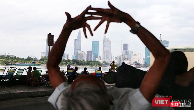 Những người dân Thủ Thiêm. Ảnh: Mai Kỳ. Những người dân Thủ Thiêm. Ảnh: Mai Kỳ.