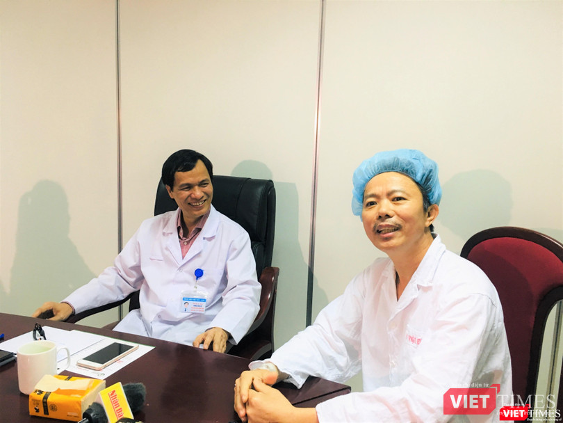 PGS. Đồng Văn Hệ và bệnh nhân Cảnh đã hồi phục sau ca mổ