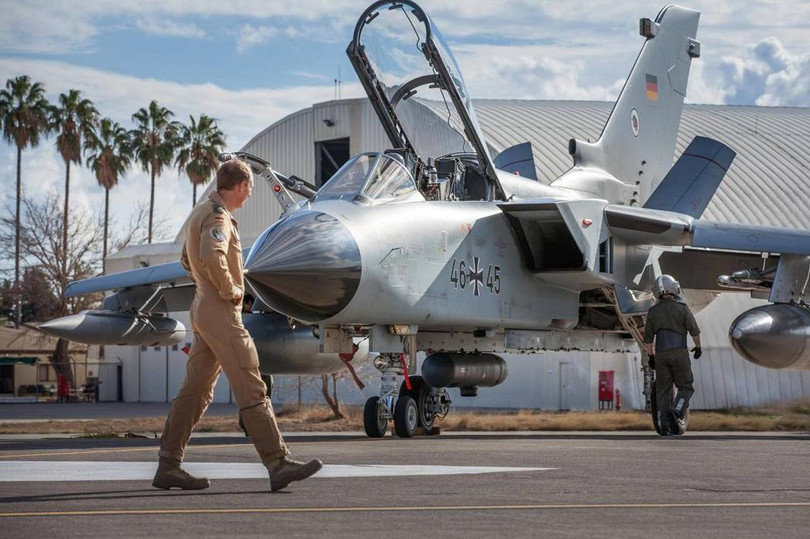 Máy bay của các nước trong khối NATO tại căn cứ Kürecik. Máy bay của các nước trong khối NATO tại căn cứ Kürecik.