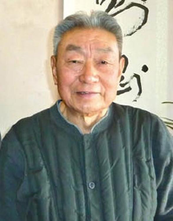 Trần Hy Đồng khi bị giam giữ trong nhà tù Tần Thành. Trần Hy Đồng khi bị giam giữ trong nhà tù Tần Thành.