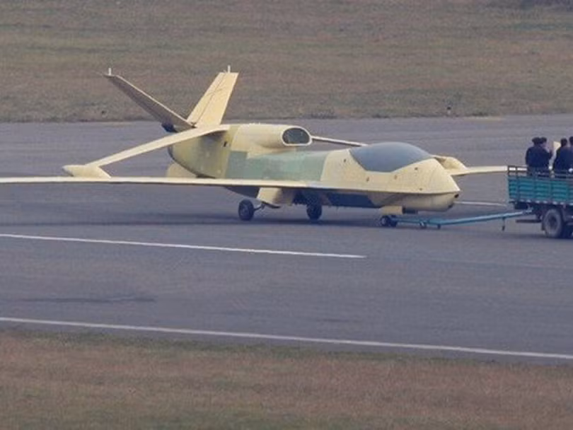 UAV trinh sát WZ-7 Xianglong.