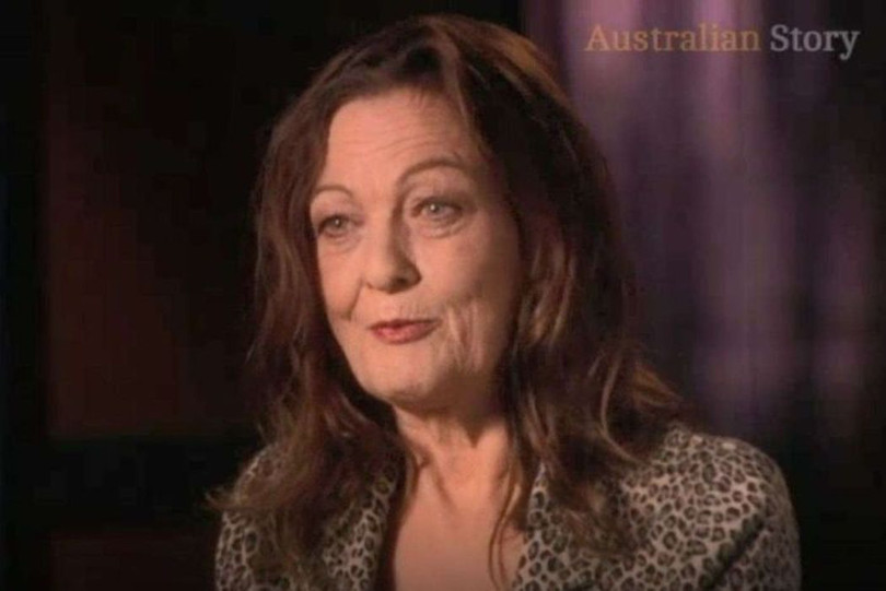 Bà Rosslyn chịu nhiều búa rìu dư luận khi quyết định tố cáo cha và tiến hành vụ kiện đòi bồi thường. Bà Rosslyn chịu nhiều búa rìu dư luận khi quyết định tố cáo cha và tiến hành vụ kiện đòi bồi thường.