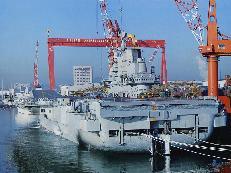 Tàu Liêu Ninh đang phải bảo dưỡng trong nhà máy tại Đại Liên.