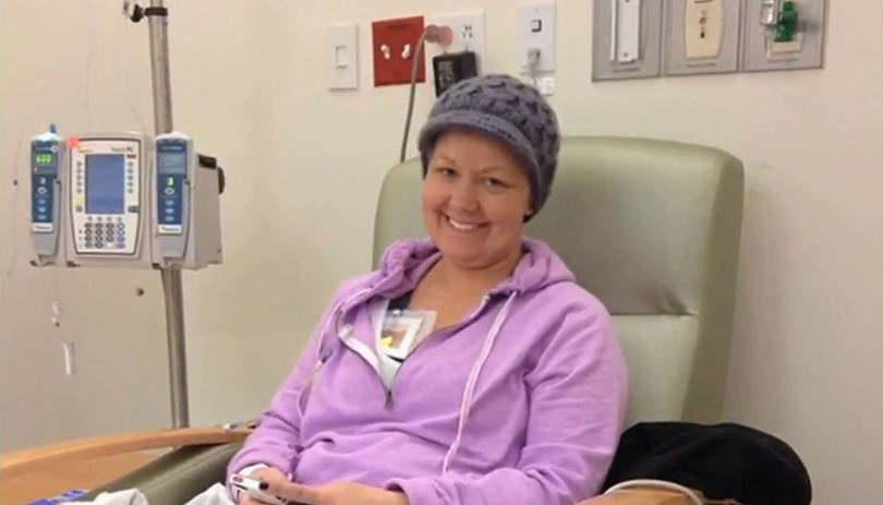 Bà Lee Mercker khi đang điều trị trên giường bệnh.