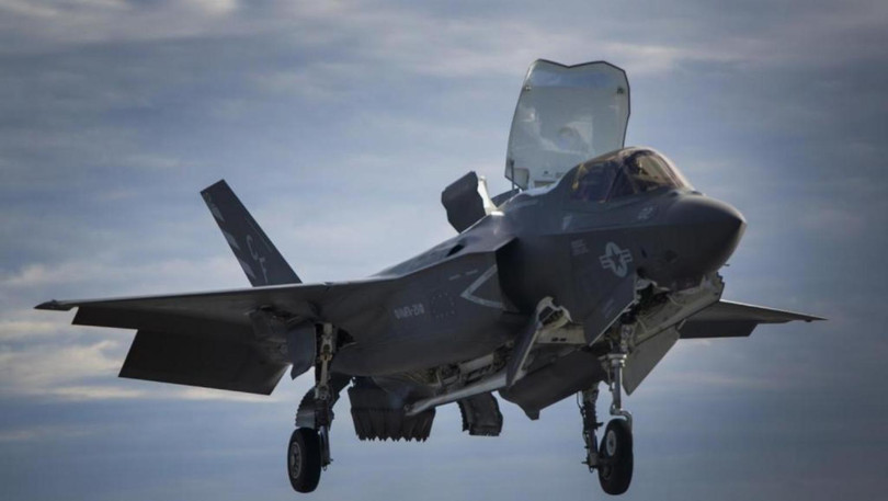 Mỹ sẽ chi hàng tỷ USD cho việc mua thêm các máy bay chiến đấu hiện đại F-35. Mỹ sẽ chi hàng tỷ USD cho việc mua thêm các máy bay chiến đấu hiện đại F-35.