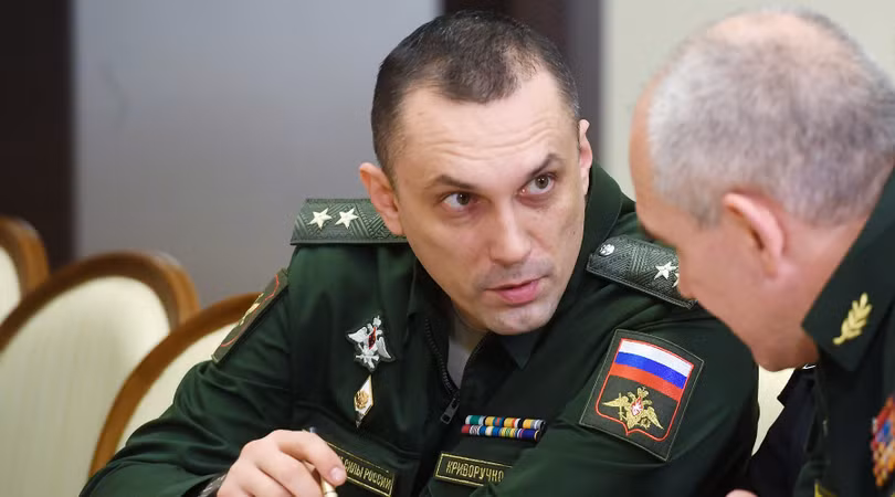 Thứ trưởng Bộ Quốc phòng Nga Alexei Krivoruchko (bên trái) thông báo hệ thống S-500 sẽ được thử nghiệm vào năm tới và bàn giao đến triển khai vào năm 2025.