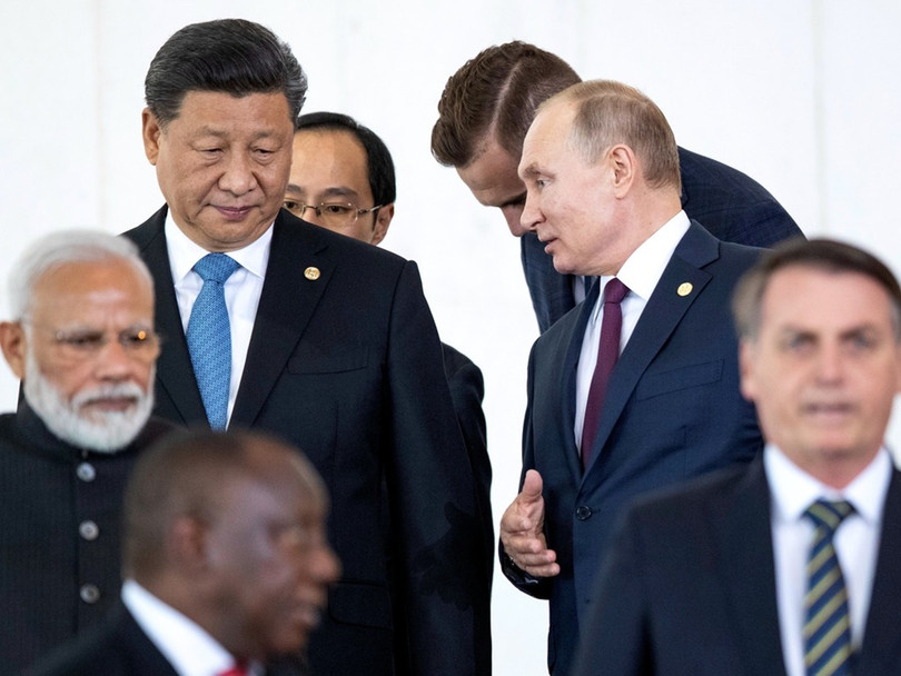 Tổng thống Nga Vladimir Putin và Chủ tịch Trung Quốc Tập Cận Bình trao đổi tại Hội nghị Thượng đỉnh khối Brick tại Brazil tháng 11/2019. Tổng thống Nga Vladimir Putin và Chủ tịch Trung Quốc Tập Cận Bình trao đổi tại Hội nghị Thượng đỉnh khối Brick tại Brazil tháng 11/2019.