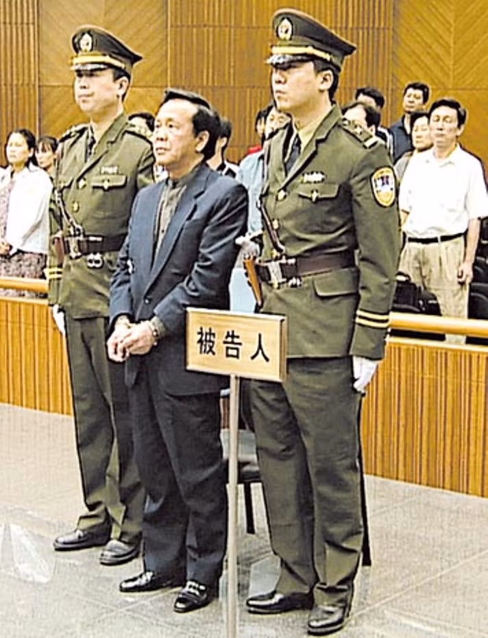 Thành Khắc Kiệt bị đưa ra xét xử và nhận án tử hình.