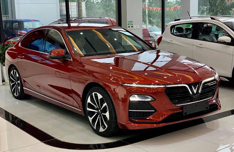 Một mẫu Lux A2.0 tại đại lý ở Hà Nội. Ảnh: Anh Dũng